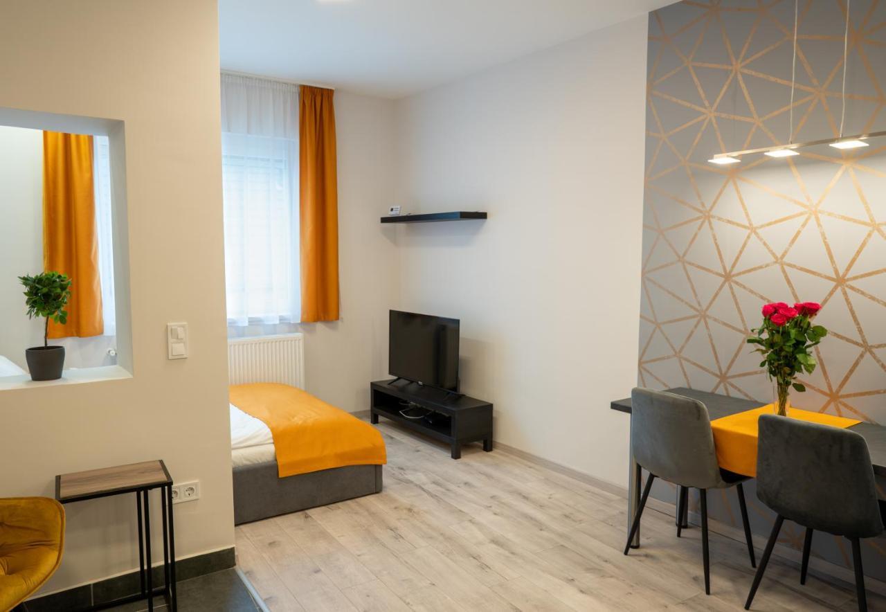 Var Apartman Эгер Экстерьер фото
